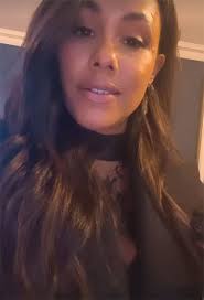 Alex Scott sizzles in head-turning lacy outfit