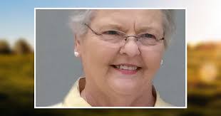 Linda Askren's Instagram, Twitter & Facebook