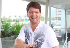 Is he bisexual or gay? Mario Frias Renova Contrato Com A Redetv Ofuxico
