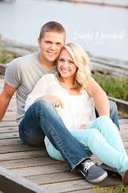 اجمل صور وصور حب مكتوب عليها عبارات رومانسية وكلام حب موقع مصري Engagement Photo Poses Couple Photography Poses Engaged Couples Photography