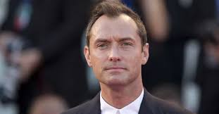 Celebrities Who Wear Hair Pieces (with Pictures)