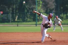 Pembelajaran menahan siku lawan di atas pundak 1) peserta didik a melancarkan. Gerak Spesifik Permainan Softball Halaman All Kompas Com