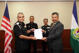 2010 3 clj 507 referred page 4 of 8 maria chin abdullah v ketua pengarah imigresen & anor. Imigresen Malaysia A Twitter Putrajaya 18 Mac Majlis Penyerahan Nota Serah Tugas Timbalan Ketua Pengarah Imigresen Di Antara Timbalan Ketua Pengarah Imigresen Kawalan Dato Makhzan Bin Mahyuddin Dan Timbalan Ketua Pengarah
