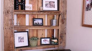 Como hacer un estante de madera para libros. 10 Ideas Para Fabricar Una Estanteria Con Palets De Madera