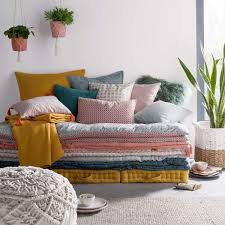 Epingle Par Rue Sesame Sur Id Deco Enfants Matelas De Sol Parure De Lit Blanche Coussins De Sol