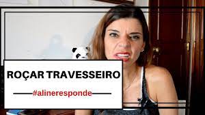 Meninas se esfregando no travesseiro