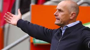 Darstellung der heimbilanz von 1. Heiko Herrlich Vom Fc Augsburg Kritisiert Var Nach Koln Spiel