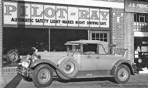 The Pilot Ray The Self Steering Automatic Safety Light This Is A 1929 Packard Equipped With A Pair Of Pilot Ray Lights In L Safety Lights Packard Cars Packard