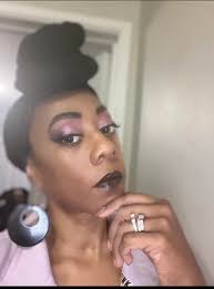 Makeup for wives with reluctant husbands to wear