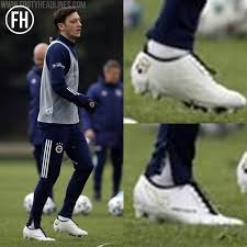 Fenerbahçe, mesut özil'e ödenecek ücret konusunda ise kamuoyu aydınlatma platformu'na (kap) şu bildirimde bulundu Mesut Ozil Football Boots