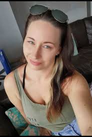 Best product for horses health and welfare with multiple uses , good hoof  growth , blisters etc and lady's rub it in to your cuticles for rapid  growth and strength ... Who