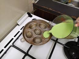 Masak gula melaka bersama 1/2 cawan air sehingga gula larut,tapis dan ketepikan. Resepi Kuih Cara Manis Paling Senang Dan Sedap