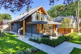 With 2 Bedrooms In 800 Sq Ft This Energy Efficient Laneway House Is A Good Size For The Young Family Tha Small House Bliss Modern Tiny House Tiny House Design