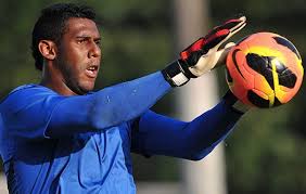 Aranha ouviu ofensas racistas de torcedores do grêmio e vaias na volta ao estádio após a punição do clube. Ponte Preta Anuncia Rescisao De Contrato Com O Goleiro Aranha