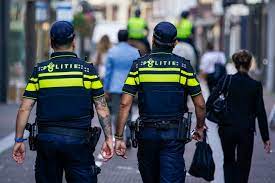 De politie in belgië is een overheidsinstantie belast met het handhaven van de wetten van het land, het bewaren van de openbare orde en het verlenen van hulp.ook vormt zij de opsporingsdienst voor het openbaar ministerie van de rechterlijke macht.de politie is gestructureerd op twee niveaus: Politie Stopt Met Bekeuren Van Kleine Vergrijpen Uit Protest Om Cao Nrc