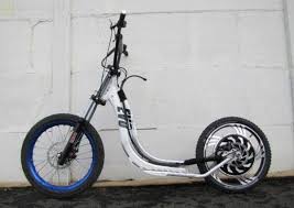 Trott Evo Une Trottinette Electrique Tout Terrain Journal Du Geek Trottinette Electrique Trottinette Velo Electrique