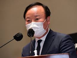 장성철 공감과논쟁 정책센터 소장 역시 이준석 후보가 선출되지 않았다면 변화를 거부하는 정당이란 낙인이 찍힐 뻔 했는데 이번 결과로 역동적이고 젊어지는 효과가 발생했다. Cb6hpvk4ppxcbm