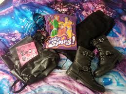 90's sam aesthetic article cartoon clover cute fashion stylé totally spies words. Y2k Totally Spies Ootd Redbubble Finds Blogging And Living