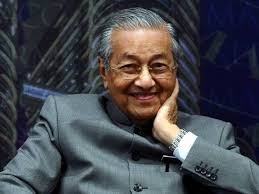 Mahathir dianugerahkan darjah kebesaran seri maharaja mangku. Ketokohan Tun M Diiktiraf Dunia