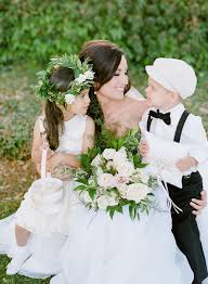 Surrounded by giant oak trees and dripping spanish moss on every side, it's no wonder jess and zach chose the historic oldfield club in okatie, south carolina for their nuptials. Taupe And Green Oldfield Club Wedding Vintage Bouquet Wedding Wedding Poses Wedding Photography Poses