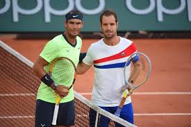 Il a remporté l' us open en 2000 et l' open d'australie en 2005, et a participé à deux autres finales du grand chelem ( open d'australie 2002 et open d'australie 2004 ). Roland Garros 2021 La Bataille Des Equipementiers Tennis Autour Du Top 100 Atp Infographie Sportbuzzbusiness Fr