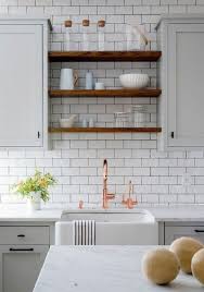 Credence De Cuisine Decryptage Deco Des Tendances Du Moment Cuisine Moderne Blanche Decor De Cuisine De Ferme Cuisine Blanche