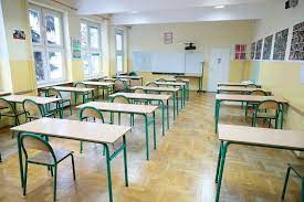 Ze specjalnych konsultacji w szkołach, w większości starsi uczniowie podstawówek i szkół średnich wciąż muszą. Kiedy Starsze Klasy Wroca Do Szkol Minister Edukacji Podal Warunek Eska Pl
