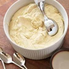 Que ce soit seule, avec des fruits, de la chantilly ou en accompagnement d'un beau gâteau, elle est toujours plébiscitée. Creme Glacee Vanille Sans Sorbetiere Recettes Mesepices Com