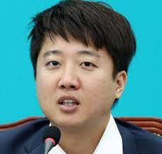 태풍으로 변한 이준석 바람… 정치권 '폭풍전야'. ì´ì¤€ì„ ë‚˜ì´ ê²°í˜¼ í•™ë ¥ í‚¤ êµ°ëŒ€