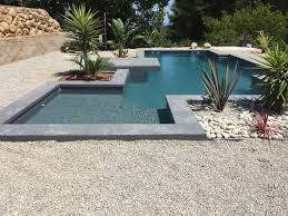Piscine En Beton Arme Monobloc Design De Forme Libre A Ollioules