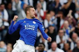 Déçu par un transfert avorté cet été, riyad mahrez a retrouvé de l'élan au sein des foxes. Leicester City Fans Look Back At Moment Between Jamie Vardy And Riyad Mahrez The Transfer Tavern