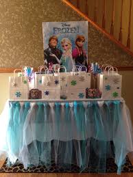 Birthday Ideas For 4 Year Old Daughter My 4 Year Old Daughter S Frozen Bday Party Was A Blast The Tulle Table Skirt Her Mat Frozen Themed Birthday Party 3 Year Old Birthday Party Frozen Bday Party