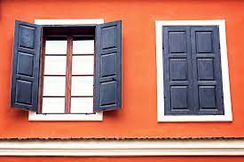 Die tagseite bekommt vor allem im sommer beidseitig die volle sonneneinstrahlung ab, weil man den laden auch schließt, um die räume abzuschatten. Fensterladen Selber Bauen Mit Dieser Anleitung Gelingt Es Ihnen