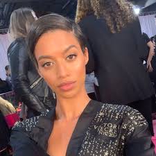 Analysts attribute this decline to victoria's secret's struggle to adapt to consumer demand for more. 4 Victoria S Secret Angels Reveal How To Take The Perfect Selfie Harper S Bazaar Arabia