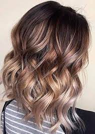 Wavy hair is an asset for the short styles like the trendy textured crop but also brings something special to slick looks and the side part hairstyle. 20 Best Medium Length Wavy Hairstyles Frisuren Bobfrisuren Kurzefrisuren Carla Sdney Hair Styles Brown Ombre Hair Medium Length Wavy Hair