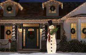 33 Charming Christmas Lights Ideas To Deck Your Hall Exterior Christmas Lights Outdoor Christmas Lights Christmas House Lights