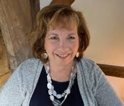 Kim Linnell's Instagram, Twitter & Facebook