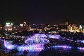 Fântânile urbane amplasate în piaţa unirii din bucureşti au fost recunoscute, omologate şi catalogate de world record academy drept cel mai lung şir de fântâni coregrafice sincronizate din lume, a anunţat apa nova. Simfonia Apei De La Fantanile Din PiaÈ›a Unirii ReluatÄƒ SambÄƒtÄƒ È™i DuminicÄƒ SearÄƒ Stiri Pe Surse Cele Mai Noi Stiri