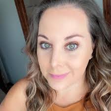 April Hiett's Instagram, Twitter & Facebook