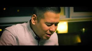 Saúl Valle-Mirando a la cruz