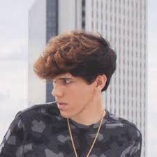 Sara Straw 🌐 (@Oneoneder)