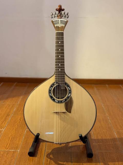 Guitarra Portuguesa Lisboa modelo GP71L - Casa da Guitarra