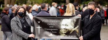 Der beliebte entertainer wurde am 05. Willi Herren In Koln Beerdigt Mdr De