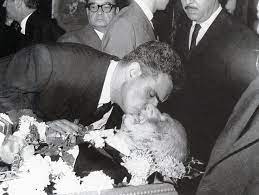 Ήταν 23 ιουνίου του 1996. Sthn Khdeia Toy Andrea Eipe Egw S Agaphsa Esy Oxi Sygkinhtikh Anarthsh Toy N Papandreoy Gia Ton 8anato Toy 8eioy Toy Giwrgoy Politikh Iefimerida Gr
