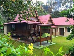 Rumah tradisional ini telah dipindahkan dari pulau rusa, terengganu dan dibina semula di frim. Rumah Tradisional Melayu Melaka Destinasi Percutian Facebook