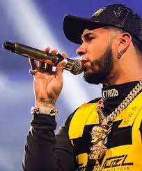 Pin By Clarissahernandez7 On Anuel Aa Rapper Style Rapper My Man