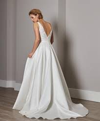 Sassi Holford Elegant Alexia Wedding Dress In 2020 Bridal Gowns Dresses Bridal Designs