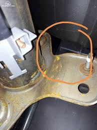 La surprizele vremii se adauga poluarea din mediul urban. Intra Apa In Masina