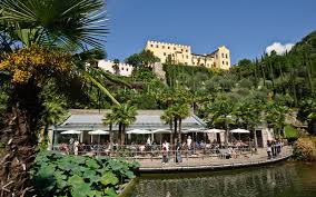 Um alles zu besichtigen bräuchte man aber mindestens einen tag zeit. Das Restaurant Schlossgarten Und Das Palmencafe Am Seerosenteich