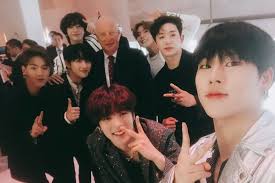 Monsta X Snaps Photos With President Moon Jae In And King